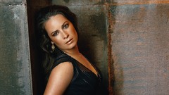 Woman Holly Marie Combs models