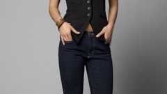 Woman jeans Jordana Brewster