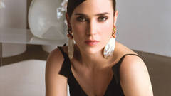 Woman Jennifer Connelly earrings