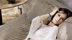 Woman Jennifer Love Hewitt