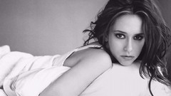 Woman Jennifer Love Hewitt brunettes