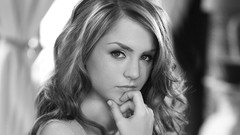 Woman jojo singers grayscale