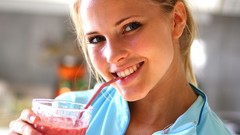 Woman juice blondes Emilie Voe Nereng
