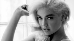 Woman juice blondes kate upton