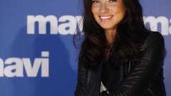 Woman juice long hair models adriana lima victorias secret 