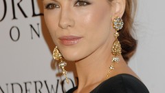 Woman Kate Beckinsale earrings
