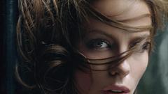 Woman Kate Beckinsale faces