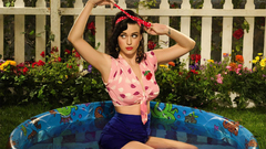Woman katy perry swimming