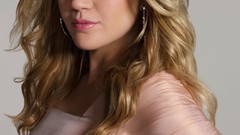 Woman kelly clarkson