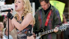 Woman kelly clarkson