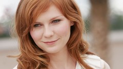 Woman Kirsten Dunst faces Actress