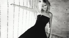 Woman Kirsten Dunst monochrome