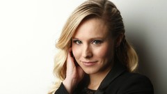 Woman Kristen Bell faces Actress blondes