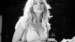 Woman Kristen Bell grayscale