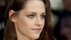 Woman Kristen Stewart faces