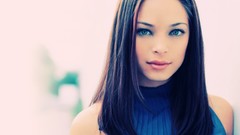 Woman Kristin Kreuk Actress