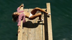 Woman lakes piers Paparazzo Magazine