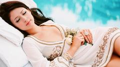 Woman Leah Dizon asians