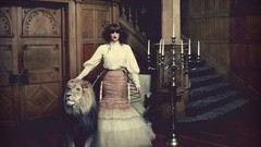 Woman Lions brunettes