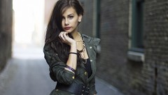 Woman lips brunettes amateurs Grace Alyea