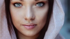 Woman little brunettes lip gloss