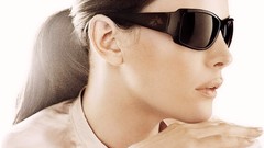 Woman Liv Tyler faces sunglasses