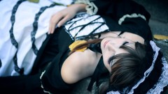 Woman lying down French