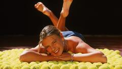 Woman maria sharapova barefoot