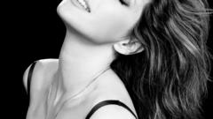 Woman marisa tomei monochrome