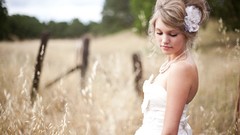 Woman meadows blondes