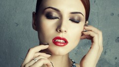 Woman models Aleksandr Mavrin