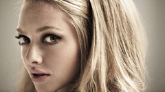 Woman models amanda seyfried