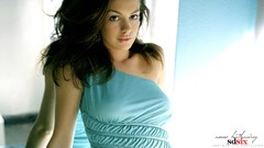 Woman models anne hathaway