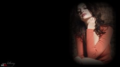 Woman models anne hathaway Vignette