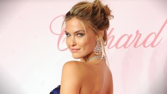 Woman models bar refaeli