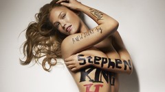 Woman models bar refaeli