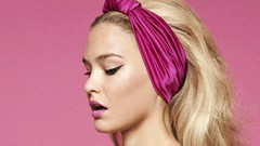 Woman models bar refaeli