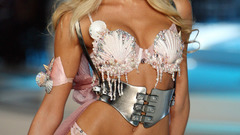 Woman models candice swanepoel