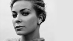 Woman models Carmen Electra