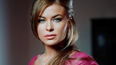 Woman models Carmen Electra