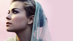 Woman models Carmen Electra