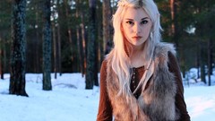 Woman models dovahkiin mirish