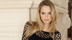 Woman models elisandra tomacheski