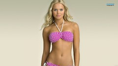 Woman models elisandra tomacheski