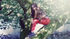 Woman models girls in nature Pauline Hita