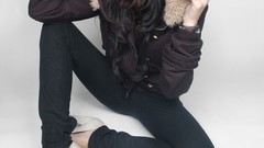 Woman models Hanna Beth