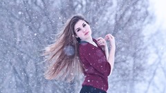 Woman models Hannah Biermann