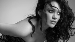 Woman models Hilary Duff