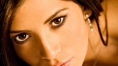 Woman models Hope Dworaczyk