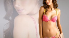 Woman models Jennifer Lamiraqui